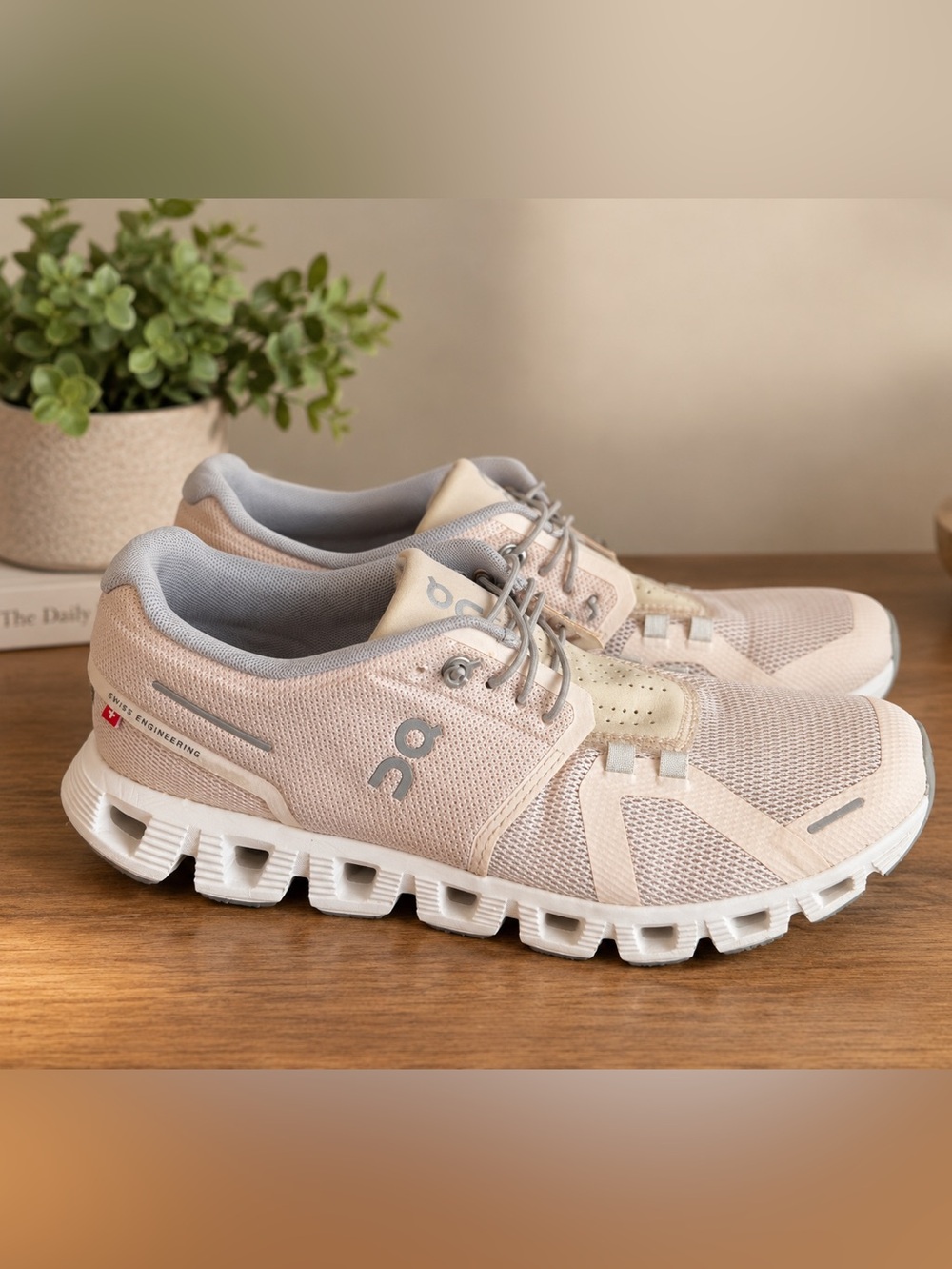 On Cloud Women’s Cream Light Pink Sneakers Size 8 EU 39 CloudTec